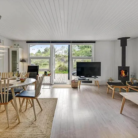 Hs009-henne-hjelmevej-146 * Henne Strand