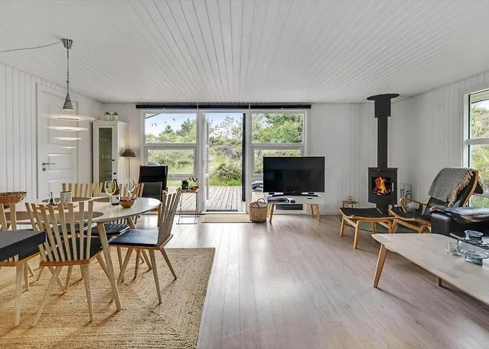 Hs009-henne-hjelmevej-146 * Henne Strand