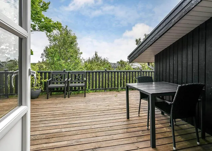 Hs009-henne-hjelmevej-146 * Henne Strand